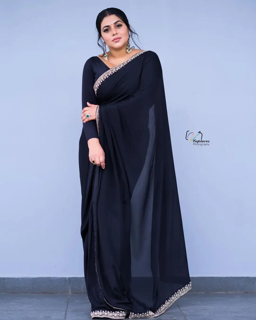 SOUTH INDIAN ACTRESS POORNA STILLS IN BLACK SAREE 4